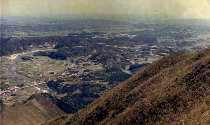The view in those days. (around1969) The north east part of Tuyama basin. (Looking toward S,S,E From mt Karasugasen)